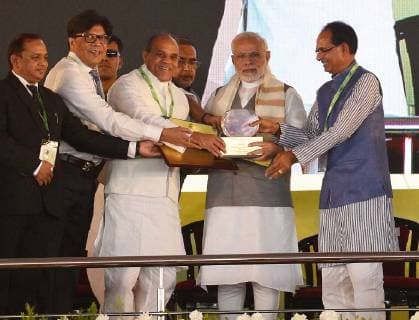 NEW DELHI, INDIA - MARCH 17: Prime Minister Narendra Modi presents Krishi Karman Award in wheat category to Madhya Pradesh Chief Minister Shivraj Singh Chouhan during the Krishi Unnati Mela 2018, at Pusa, on March 17, 2018 in New Delhi, India. Prime Minister Narendra Modi on Saturday said confusion is being spread about the budget decision to fix MSP for crops, at least 1.5 times the production cost, and assured farmers that all major costs incurred will be included while declaring the support price. (Photo by Raj K Raj Hindustan Times ) Prime Minister Narendra Modi Addresses Krishi Unnati Mela 2018