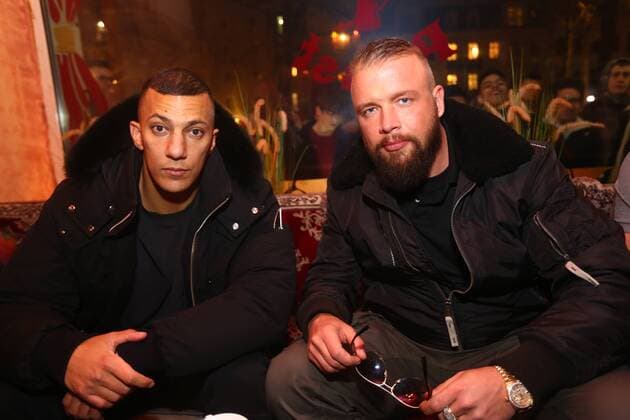 Im Bild: Kollegah und Farid Bang bei einer Autogrammstunde nach ihrem abgesagten Konzert in Dresden Dresden - Trotz abgesagtem Konzert: Kollegah und Farid Bang kommen nach Dresden *** In the picture Kollegah and Farid Bang at an autograph session after their canceled concert in Dresden Dresden Despite a canceled concert Kollegah and Farid Bang are coming to Dresden xcex