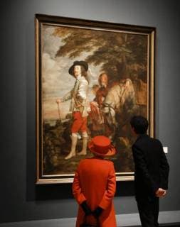 Themen der Woche Bilder des Tages . 20 03 2018. London, United Kingdom. Britain s Queen Elizabeth II with curator Per Rumberg as they look at paintings of King Charles I at the Royal Academy of Arts in London, to mark the completion of a major redevelopment of its galleries for the academy s 250th anniversary year.  xROTAxx xi-Imagesx IIM-17303-0021