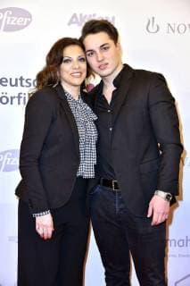 Alice Brauner mit Sohn David Zechbauer bei der Verleihung des 16. Deutschen Hörfilmpreises 2018 im Kino International. Berlin, 20.03.2018