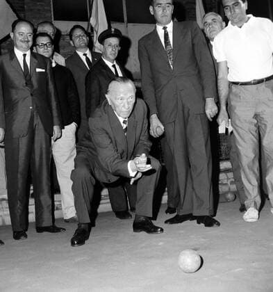 WEST GERMAN CHANCELLOR KONRAD ADENAUER BOWLING IN ROME, ITALY ; 19 SEPTEMBER 1963, Copyright: Topfoto  !ACHTUNG AUFNAHMEDATUM GESCHÄTZT! UnitedArchivesIPU463603