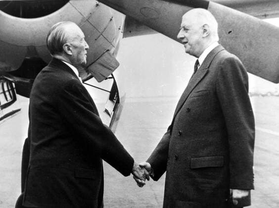 WEST GERMAN CHANCELLOR KONRAD ADENAUER WITH FRENCH PRESIDENT CHARLES DE GAULLE IN PARIS ; 21 SEPTEMBER 1963, Copyright: Topfoto  !ACHTUNG AUFNAHMEDATUM GESCHÄTZT! UnitedArchivesIPU463694