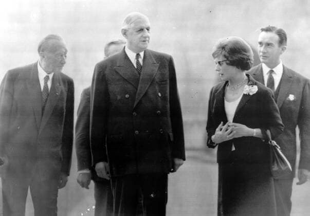 WEST GERMAN CHANCELLOR KONRAD ADENAUER WITH FRENCH PRESIDENT CHARLES DE GAULLE IN FRANCE ; 22 SEPTEMBER 1963, Copyright: Topfoto  !ACHTUNG AUFNAHMEDATUM GESCHÄTZT! UnitedArchivesIPU463726