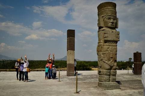 March 21, 2018 - March 21, 2018 Tula de Allende, Hidalgo. In the archaeological zone of TULA, located in Tula de Allende, in the state of Hidalgo, some people gathered to receive as each year the entrance of spring or Spring Equinox. Dressed in white and with arms to the sky receive solar energy. The main area where visitors gather is in the upper part of the Temple of Tlahuizcalpantecutli or also called Morning Star , next to the Tula atlantes, which are four anthropomorphic figures that represent the God Quetzalcoatl. PHOTO: OMAR LOPEZ - ZUMAl109 20180321_zap_l109_002 Copyright: xOmarxLopezx