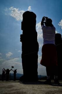 March 21, 2018 - March 21, 2018 Tula de Allende, Hidalgo. In the archaeological zone of TULA, located in Tula de Allende, in the state of Hidalgo, some people gathered to receive as each year the entrance of spring or Spring Equinox. Dressed in white and with arms to the sky receive solar energy. The main area where visitors gather is in the upper part of the Temple of Tlahuizcalpantecutli or also called Morning Star , next to the Tula atlantes, which are four anthropomorphic figures that represent the God Quetzalcoatl. PHOTO: OMAR LOPEZ - ZUMAl109 20180321_zap_l109_029 Copyright: xOmarxLopezx