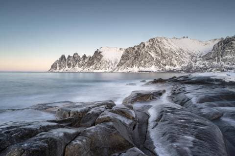 Vereiste Küstenlandschaft zur Abenddämmerung, Tungeneset, Senja, Norwegen, Europa Copyright: imageBROKER/HeinzxHudelist iblhei04648677.jpg