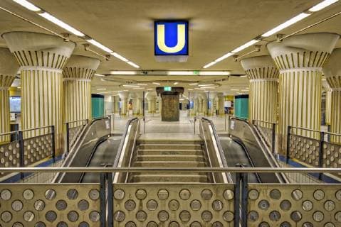 Zwischengeschoß der U-Bahnstation Bockenheimer Warte mit Rolltreppe zu den Bahnsteigen, Bockenheim, Frankfurt am Main, Hessen, Deutschland, Europa Copyright: imageBROKER/GeorgxStelzner iblcag04647046.jpg