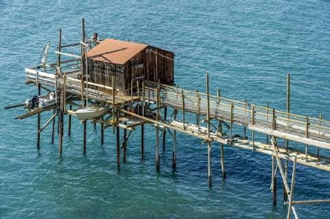 Trabucco, traditioneller Pfahlbau zum Fischfang, Fischergalgen, Termoli, Molise, Italien, Europa Copyright: imageBROKER/RaimundxKutter ibxrai04651235.jpg