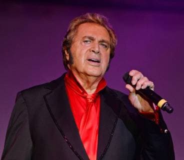 January 11, 2016 - Fort Lauderdale, Florida, United States Of America - FORT LAUDERDALE, FL - JANUARY 10: English pop singer Engelbert Humperdinck performs at The Pompano Beach Amphitheater on January 10, 2016 in Fort Lauderdale, Florida...People: Engelbert Humperdinck Fort Lauderdale United States Of America - ZUMAr160 20160111_zaa_r160_020 Copyright: xSMGx