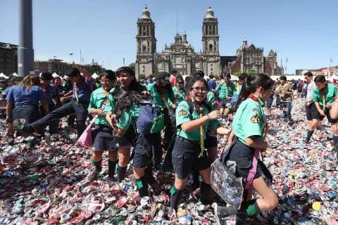 March 24, 2018 - CIUDAD DE MEXICO, RecyclingReciclaje-Latas.- Aspectos del evento La flor de lis mas grande del mundo , este 24 de marzo 2018, en donde jovenes scouts lograron reunir un millon de latas recicladas para formar en la explanada del Zocalo una flor de 70 metros. Foto: Agencia EL UNIVERSALAriel OjedaMAR  - ZUMAu78_ 20180324_zaf_u78_074 Copyright: xElxUniversalx