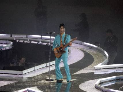 MIAMI, FL - FEBRUARY 4: Prince Rogers Nelson The artist known as Prince has died at 57 on April 21, 2016. Prince performs at Super Bowl XLI - Indianapolis Colts vs Chicago Bears on February 4, 2007 at Dolphin Stadium in Miami Gardens, Florida..People: Prince. Miami Gardens United States Of America - ZUMAs214 20070204_zba_s214_024 Copyright: xSMGx