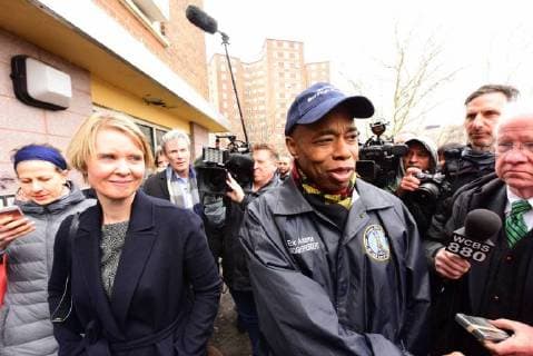 USA: NY Gubernatorial Candidate Nixon visits NYCHA Newly announced NY state gubernatorial candidate Cynthia Nixon, joined Brooklyn Borough President Eric Adams on a tour of NYCHA s Albany Houses in central Brooklyn. Albany Houses Tenents Association President Joanne Campbell described NYCHA s endless bureaucracy and lack of responsiveness to tenants needs. In particular was cited mold, plumbing problems, damaged drywall and dangerously dilapidated playground equipment. New York City New York United States Brooklyn  AndyxKatz