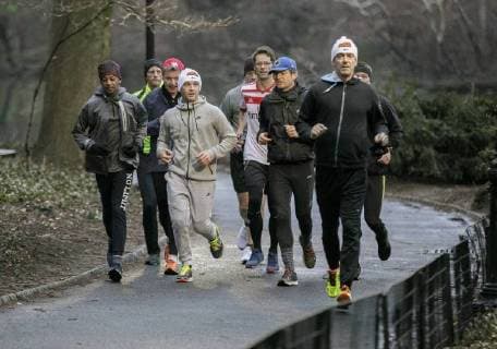 Themen der Woche Bilder des Tages Bundesaussenminister Heiko Maas, SPD, trifft sich mit den PRunner, einem Lauftreff von Botschaftern bei den Vereinten Nationen, um im Central Park zu joggen. 28.03.2018 New York USA *** Federal Foreign Minister Heiko Maas SPD meets with the PRunners a running meeting of ambassadors at the United Nations to jog in Central Park 28 03 2018 New York USA Copyright: xThomasxImo photothek.netx