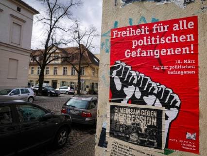 Potsdam, Gutenbergstraße. Plakat der Rote Hilfe: Freiheit für alle politischen Gefangenen Potsdam