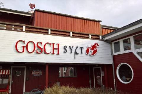 Gosch, Inhaber Juergen Gosch ist ein deutscher Gastwirt, Fischhaendler und Unternehmer der Unternehmensgruppe Gosch, die auf der Insel Sylt und in zahlreichen weiteren Staedten in Deutschland Fisch - Restaurants, teils selbst betreibt, teils im Franchisesystem betreiben laesst. Foto: Gosch Fischrestaurant in List.