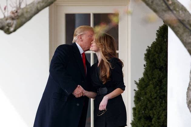 (180329) -- WASHINGTON, March 29, 2018 -- U.S. President Donald Trump (L) kisses outgoing White House Communications Director Hope Hicks on the West Wing Colonnade before departing from the White House in Washington D.C., the United States, on March 29, 2018. ) U.S.-WASHINGTON D.C.-TRUMP-DEPARTURE TingxShen 