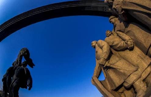 Kiew, Bogen des Raduga Denkmals, Ukraine, Raduga Denkmal *** Kiev arch of Raduga monument Ukraine Raduga monument Copyright: xKTHx ALLUA264800