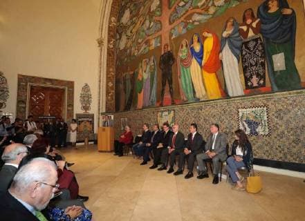 April 2, 2018 - EUM20180402ACT05.JPG.CIUDAD DE MEXICO, Museum Museo Carpizo.- Este lunes 2 de abril de 2018, se inaugura la Sala Jorge Carpizo del Museo de las Constituciones, en la colonia Centro. En la imagen, en el microfono, Luis Raul Gonzalez, titular de la Comision Nacional de los Derechos Humanos. Sentados: Manuel Velasco, gobernador de Chispas; Alfonso Navarrete Prida, secretario de Gobernacion; Alberto Vital, coordinador de Humanidades de la UNAM; Jose Narro, secretario de Salud; Alejandro Moreno, gobernador de Campeche y familiares de Jorge Carpizo. Foto: Agencia EL UNIVERSAL Berenice Fragoso RDB. - ZUMAu78_ 20180402_zaf_u78_022 Copyright: xBerenicexFregosoxElxUniversalx