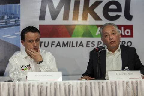 April 2, 2018 - EUM20180402POL15.JPG.CIUDAD DE MEXICO, Elections Elecciones Arriola.- El candidato del PRI a la Jefatura de Gobierno de la CDMX, Mikel Arriola, presenta plan para acabar con la inseguridad publica, este lunes 2 de abril de 2018. En la imagen: Mikel Arriola y Javier Oliva Posada, investigador de la Facultad de Ciencias Politicas y Sociales de la UNAM. Foto: Agencia EL UNIVERSAL RDB.  - ZUMAu78_ 20180402_zaf_u78_027 Copyright: xCamilaxMatax