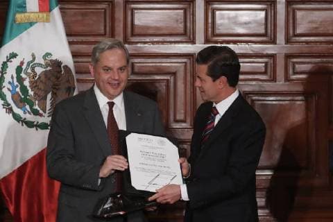 April 2, 2018 - EUM201804CUL02.JPG.CIUDAD DE MEXICO, Award Arts Premios Artes .- La tarde de este lunes 2 de abril de 2018, el presidente Enrique Pena Nieto, hace la entrega del Premio Nacional de Ciencias, Artes y Literatura 2017. En la imagen: el galardonado, Emilio Sacristan Rock, Premio Nacional de Ciencias, en el campo de tecnologia, innovacion y diseno. Foto: Agencia EL UNIVERSAL Lucia Godinez RDB.  - ZUMAu78_ 20180402_zaf_u78_062 Copyright: xLucoÂAxGodinezx