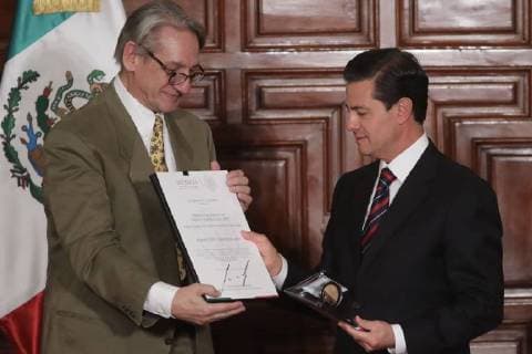 April 2, 2018 - EUM201804CUL06.JPG.CIUDAD DE MEXICO, Award Arts Premios Artes .- La tarde de este lunes 2 de abril de 2018, el presidente Enrique Pena Nieto, hace la entrega del Premio Nacional de Ciencias, Artes y Literatura 2017. En la imagen: el galardonado Alberto Ruy Sanchez, Premio Nacional de Artes y Literatura, en el campo de la lingüistica y literatura. Foto: Agencia EL UNIVERSAL Lucia Godinez RDB.  - ZUMAu78_ 20180402_zaf_u78_063 Copyright: xLucoÂAxGodinezx