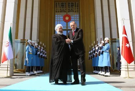 Bilder des Tages (180404) -- ANKARA, April 4, 2018 -- Turkish President Recep Tayyip Erdogan (R) welcomes Iranian President Hassan Rouhani at the Presidential Palace in Ankara, Turkey, on April 4, 2018. )(rh) TURKEY-ANKARA-IRAN-PRESIDENT-VISIT TurkishxPresidentialxPalace 