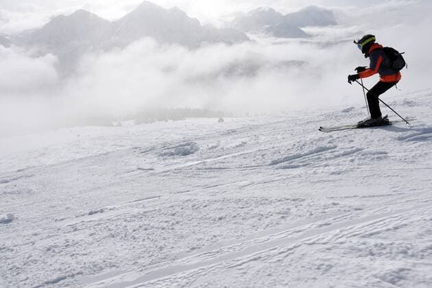 07.02.2018, Reischach, Suedtirol, Italien, ITA - Junge faehrt Ski. (Model Release = yes, 15-20 Jahre, Abfahrt, Abfahrtski, Abhang, abwaerts, aktiv, Aktivitaet, Alpen, aussen, Aussenaufnahme, bergab, Berge, erholen, Erholung, Europa, europaeisch, Ferien, Freizeit, Gebirge, Gesellschaft, Hang, hinunter, Hobby, Italien, italienisch, Jahreszeit, Junge, Kaelte, kalt, Kaukasier, kaukasisch, Kind, Kindheit, Mensch, Person, Piste, QF, Querformat, Reischach, runter, Schnee, schneebedeckt, Ski, Ski fahren, Ski laufen, Ski-Abfahrt, Skiabfahrt, Skifahren, Skifahrer, Skilaeufer, Skilaufen, Skipiste, Skisport, Skiurlaub, Sport, Sportler, sportlich, Suedeuropa, Suedtirol, Teenager, Tiefschnee, Urlaub, verschneit, Winter, winterlich, Wintersport, Wintersportart, Winterurlaub, Wirtschaft) 00S180207D081KRONPLATZ.JPG