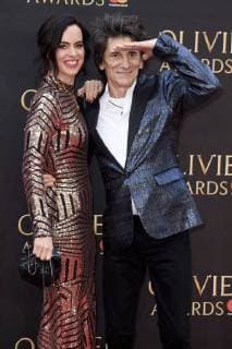 Ronnie Wood mit Gattin Sally bei der Verleihung der Olivier Awards 2018 in der Royal Albert Hall. London, 08.04.2018 Ronnie Wood mit Gattin Sally