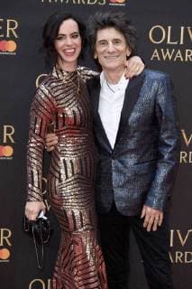 Ronnie Wood mit Gattin Sally bei der Verleihung der Olivier Awards 2018 in der Royal Albert Hall. London, 08.04.2018 Ronnie Wood mit Gattin Sally