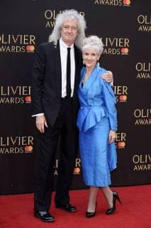 Brian May mit Gattin Anita Dobson bei der Verleihung der Olivier Awards 2018 in der Royal Albert Hall. London, 08.04.2018 Brian May, Anita Dobson