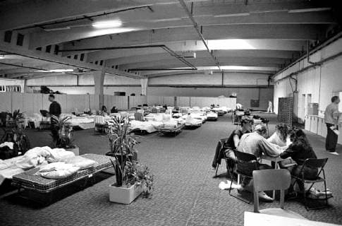 Übergangslager für DDR-Flüchtliunge in Westberlin im September 1989 *** Transitional camp for East German refugee refugees in West Berlin in September 1989