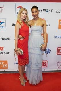 Bilder des Tages Tanja Buelter und Annabelle Mandeng - Verleihung des 13.Victress Awards 2018 in Berlin am 09.04.2018. 13.Victress Awards Gala 2018