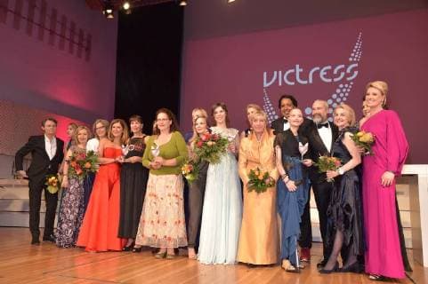 Alle Gewinner, Laudatoren und Jurymitglieder beim 13. Victress Award iGALA n der UDK ( Universitaet der Kuenste) in Berlin am 09.04.2018
