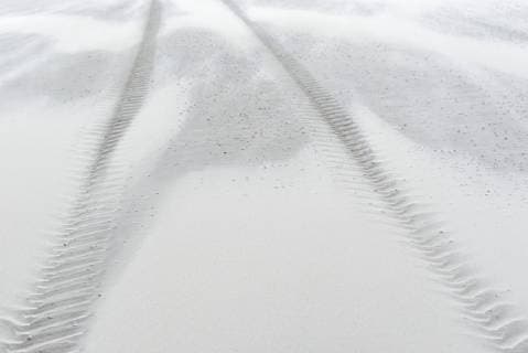 Reifenspur im Sand, vom Wind verweht, Norderney, Ostfriesische Inseln, Nordsee, Niedersachsen, Deutschland, Europa Copyright: imageBROKER/Frederik ibxrba04665723.jpg