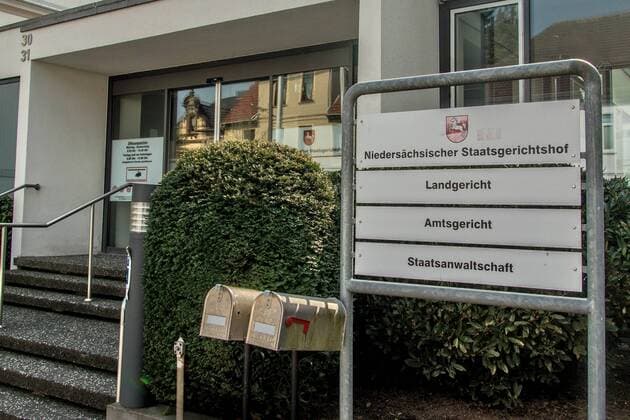 Niedersächsischer Staatsgerichtshof Landgericht Amtsgericht Staatsanwaltschaft in Bückeburg Schaumburger Land - gesehen am 10.04.2018 *** Lower Saxony State Court district court district court prosecutor in Bückeburg Schaumburger Land seen on 10 04 2018