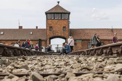 Themen der Woche KW15 Bilder des Tages April 11, 2018 - Oswiecim, Poland - Birkenau death camp area is seen in Auschwitz - Birkenau Death Camp in Brzezinka, Poland on 11 April 2018 Taking place annually on Yom Hashoah - Holocaust Remembrance Day - The March of the Living itself is a 3-kilometer walk from Auschwitz to Birkenau as a tribute to all victims of the Holocaust. Oswiecim Poland  - ZUMAn230 20180411_zaa_n230_695 Copyright: xMichalxFludrax