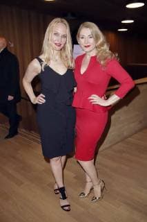 Anne Meyer-Minnemann und Sandra Quadflieg bei der Verleihung des Nannen Preises 2018 in der Elbphilharmonie. Hamburg, 11.04.2018
