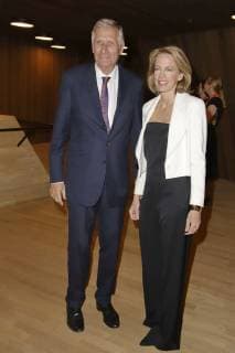 Ulrich Wickert mit Gattin Julia Jäkel bei der Verleihung des Nannen Preises 2018 in der Elbphilharmonie. Hamburg, 11.04.2018