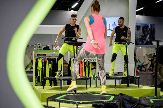 FIBO, Internationale Leitmesse für Fitness, 12.04.2018 Models beim Training auf einem Trompolin während der FIBO am 12.04.2018, , Köln NRW Deutschland Messe