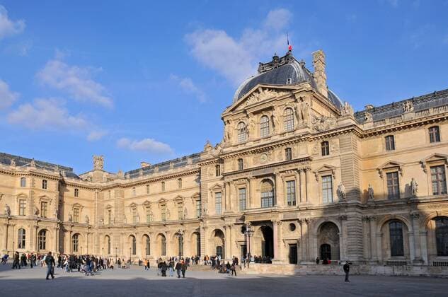 Louvre Museum the world s largest art museum and a historic monument in Paris, France.  BEW1D215E7C
