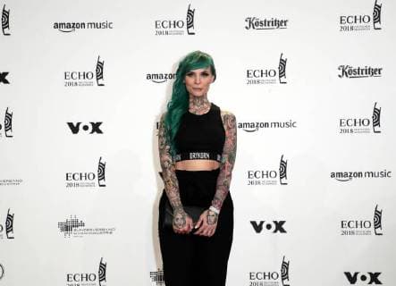 Eule bei Verleihung Deutscher Musikpreis ECHO 2018 in Messe Berlin.