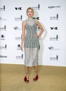Carolin Niemczyk (Glasperlenspiel) bei Verleihung Deutscher Musikpreis ECHO 2018 in Messe Berlin.