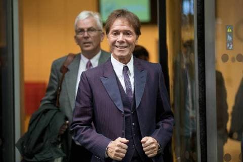 Entertainment Bilder der Woche April 12, 2018 - London, London, UK - London, UK. Sir Cliff Richard leaves the Rolls Building at the Royal Courts of Justice, following the trial in legal battle between Sir Cliff Richard and the BBC. The performer is suing the BBC after it broadcast pictures and named Sir Cliff as a suspect in an alleged historical sexual assault. London UK  - ZUMAl94_ 20180412_zaf_l94_511 Copyright: xTomxNicholsonx