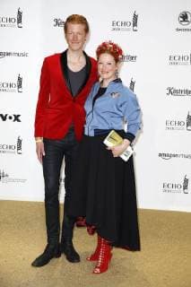 Enie van de Meiklokjes und ihr Ehemann Tobias St¾rbo bei der Verleihung vom ECHO POP am 12.04.2018 in Berlin ECHO POP Verleihung 2018 in Berlin