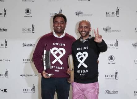 Peace & Peace Festival: Fetsum Sebhat, Tedros Tewelde (Kategorie soziales Engagement)) bei Verleihung Deutscher Musikpreis ECHO 2018 in Messe Berlin.