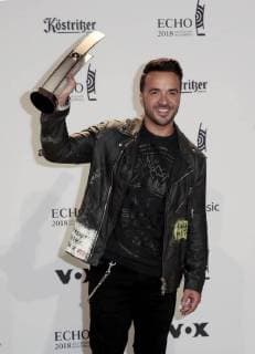 Luis Fonsi (Kategorie Newcomer international)) bei Verleihung Deutscher Musikpreis ECHO 2018 in Messe Berlin.