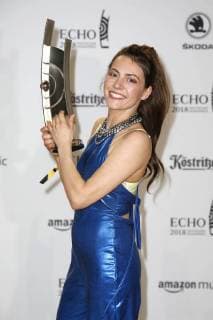 Bilder des Tages Preisträgerin Haiyti bei der Verleihung vom ECHO POP am 12.04.2018 in Berlin ECHO POP Verleihung 2018 in Berlin - Gewinner Preistraeger Pressroom