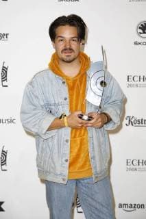 Bilder des Tages Preisträger Clemens Rehbein von der Gruppe Milky Chance bei der Verleihung vom ECHO POP am 12.04.2018 in Berlin ECHO POP Verleihung 2018 in Berlin - Gewinner Preistraeger Pressroom