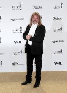Leslie Mandoki bei Verleihung Deutscher Musikpreis ECHO 2018 in Messe Berlin.