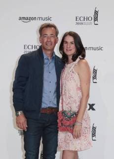 Jan Sosniok, Ehefrau Nadine bei Verleihung Deutscher Musikpreis ECHO 2018 in Messe Berlin.